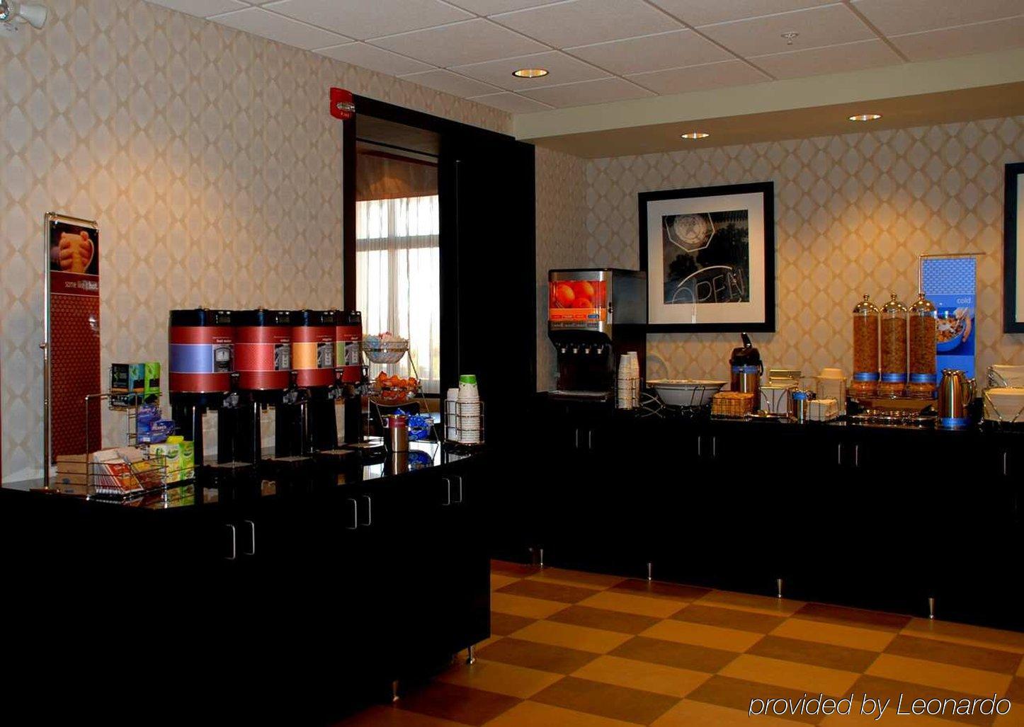 Hampton Inn & Suites By Hilton Lethbridge Restaurant photo