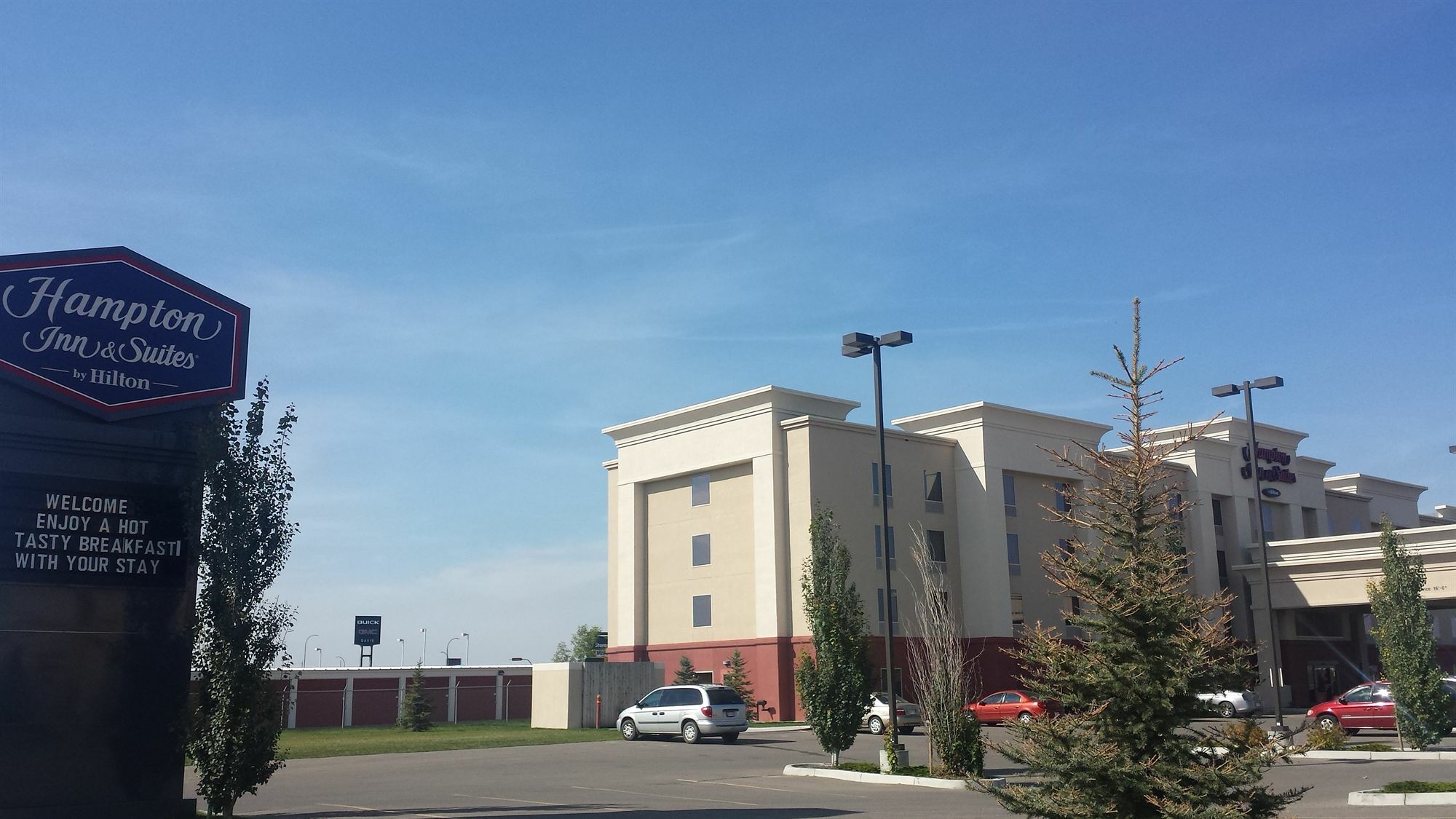 Hampton Inn & Suites By Hilton Lethbridge Exterior photo